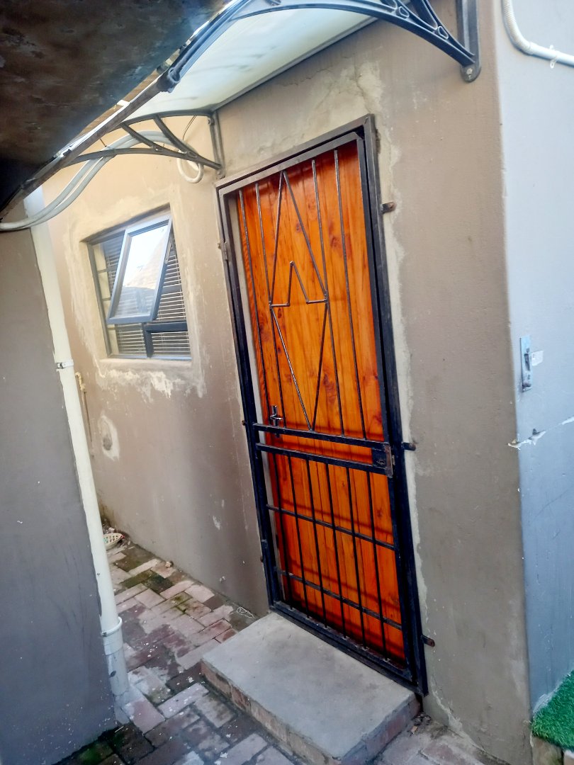 9 Bedroom Property for Sale in Wallacedene Western Cape